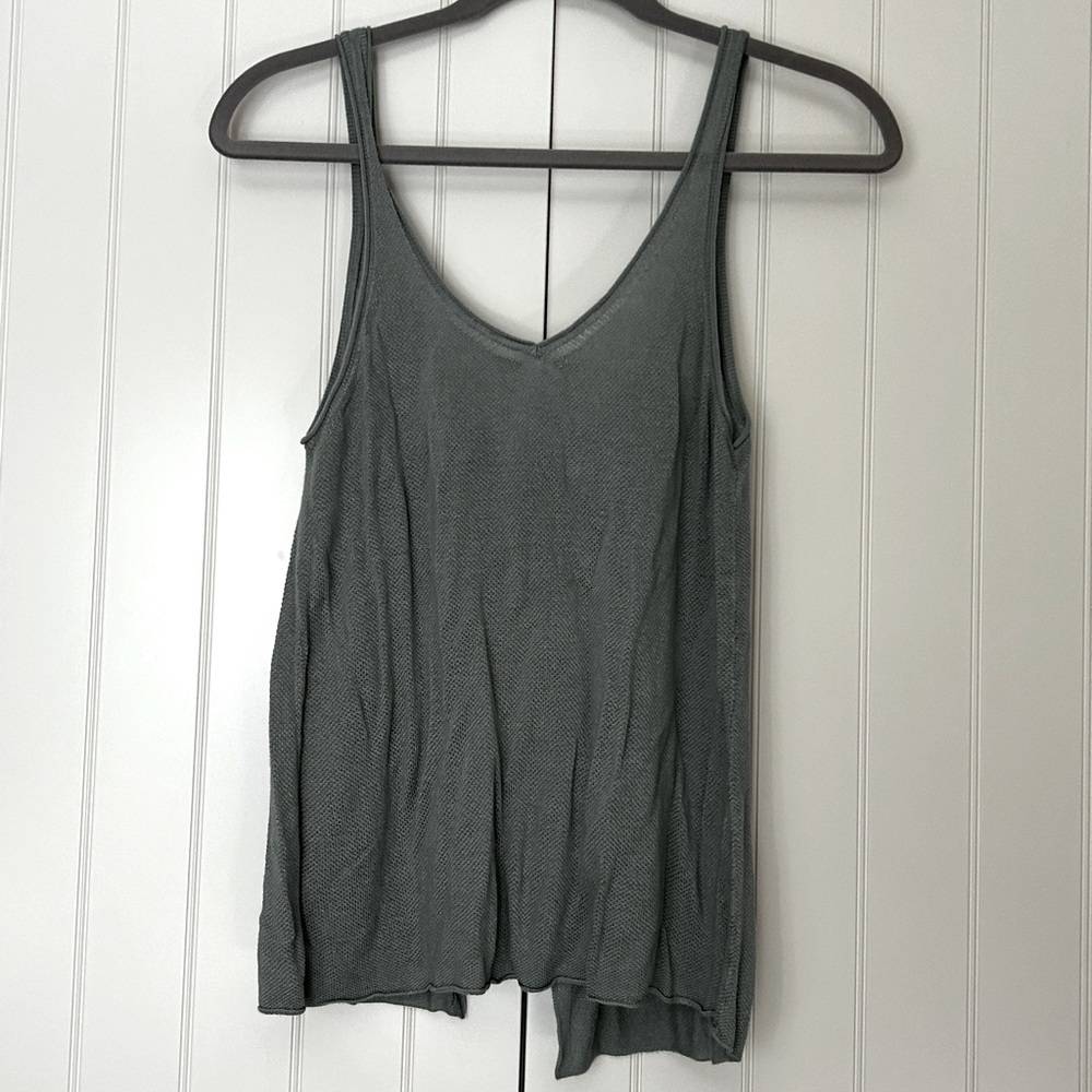 Great flowy tank top. Lululemon, size 6, good condition